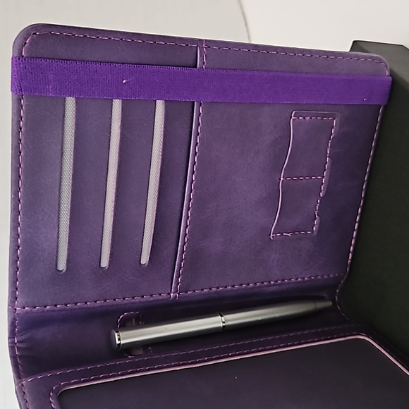 (NWT) PASSPORT HOLDER - Picture 6 of 7